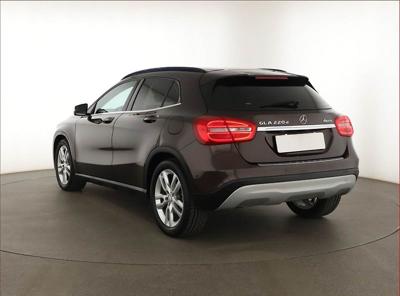 Mercedes-Benz GLA (2017) 220 d 4MATIC - fotka 4 z 21