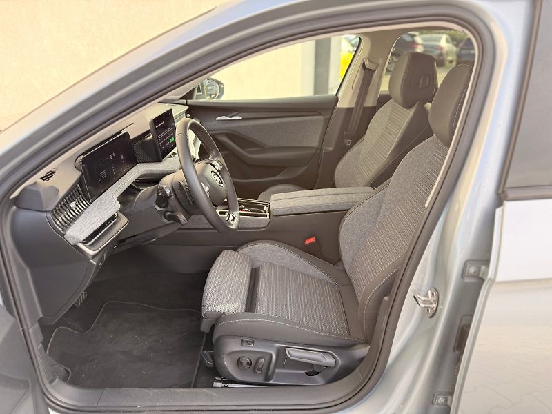 Škoda Superb (2024) COMBI SELEC TD 110/2.0 A7F - fotka 24 z 35