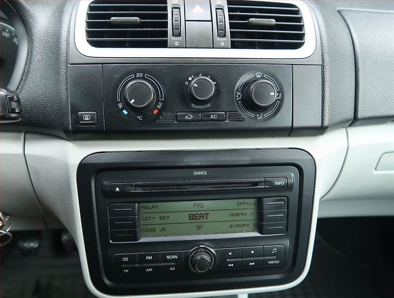 Škoda Fabia (2009) Ambition 1.2 12V, po STK - fotka 12 z 14