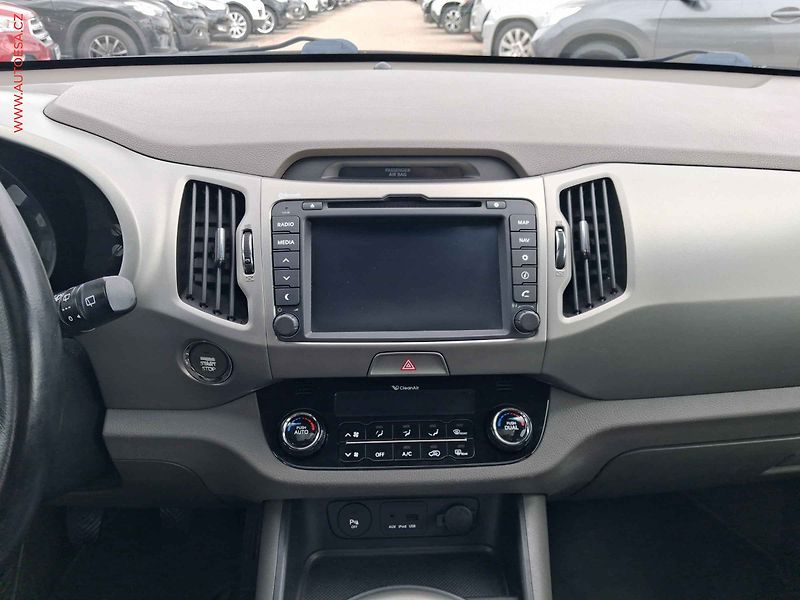 Kia Sportage (2013) 1.6 GDi, Active, navi - fotka 12 z 17