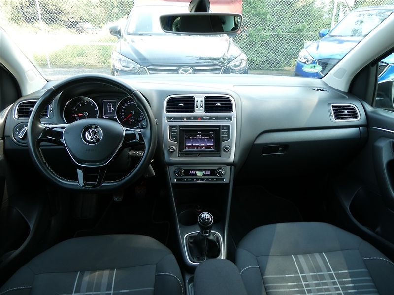Volkswagen Polo 1,2 TSi 66kW serviska, 2x kola - fotka 29 z 50