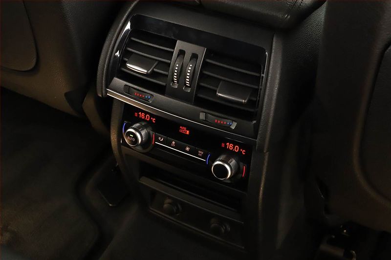 BMW X5 (2014) xDrive25d - fotka 13 z 18