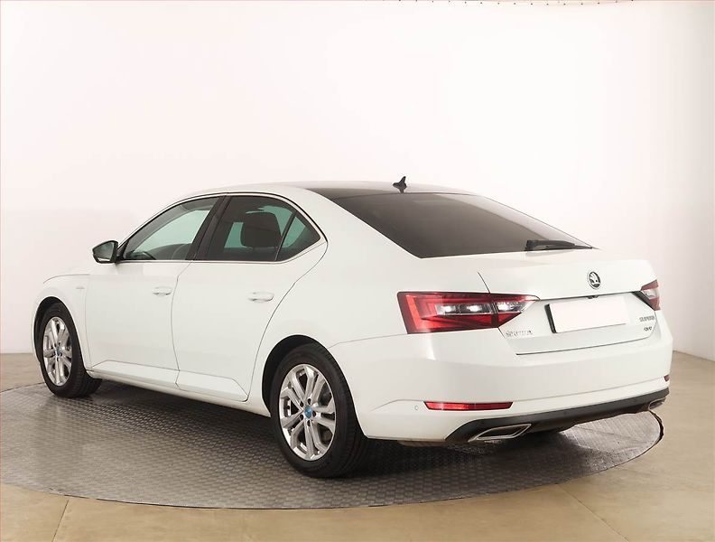 Škoda Superb (2016) Laurin&Klement 2.0 TDI 4x4 - fotka 4 z 19