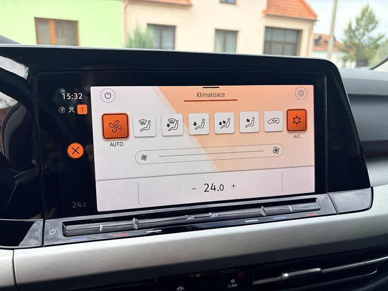 Volkswagen Golf Variant 2.0TDI DSG 110KW LED  - fotka 33 z 48
