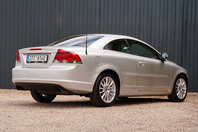 Volvo C70 2.4 D5 MOMENTUM - fotka 10 z 34