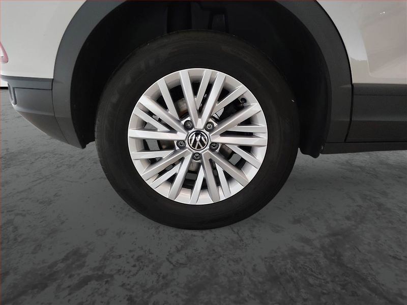 Volkswagen T-Roc (2024) 1.0 TSI - fotka 15 z 17