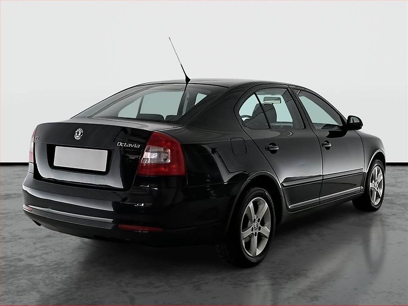Škoda Octavia (2010) Ambiente 1.6 TDI, Serv.kniha - fotka 5 z 15