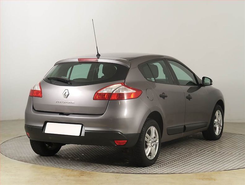 Renault Mégane (2010) 1.6 16V, Tempomat - fotka 5 z 17