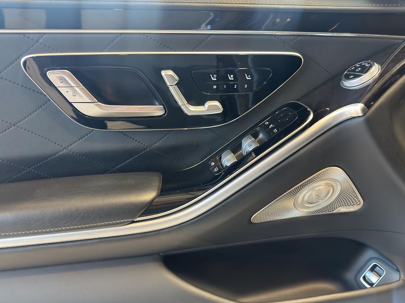Mercedes-Benz Třídy S (2021) S 500 4MATIC - fotka 9 z 24