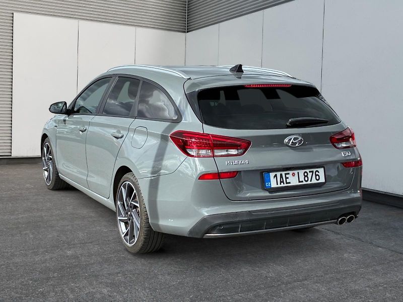 Hyundai i30 (2024) N LINE 1.5T-GDI 118kW CZ DPH - fotka 4 z 11