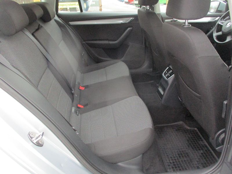 Škoda Octavia 1.2 TSi AMB*SERVIS*L+Z PNEU - fotka 25 z 40