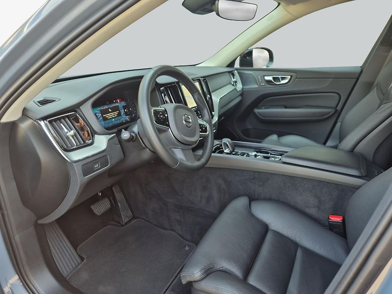 Volvo XC60 B4 AWD Plus Dark - fotka 9 z 19