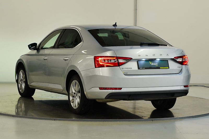 Škoda Superb - fotka 7 z 28