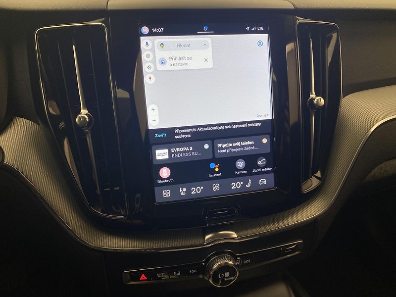 Volvo XC60 B5 AWD DARK PLUS AUT - fotka 38 z 53