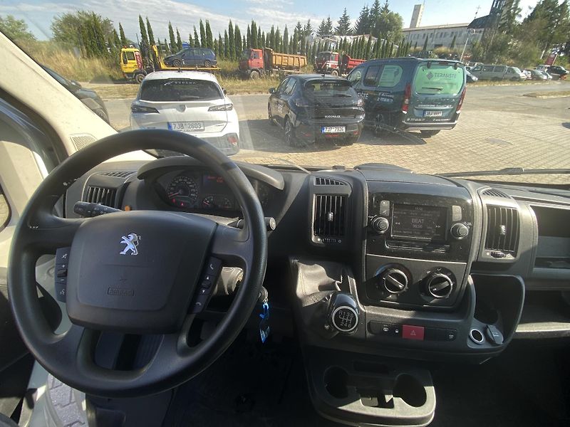 Peugeot Boxer (2020) 2.2 BlueHDi 140 MAN6 SKLÁPĚČ - fotka 17 z 23
