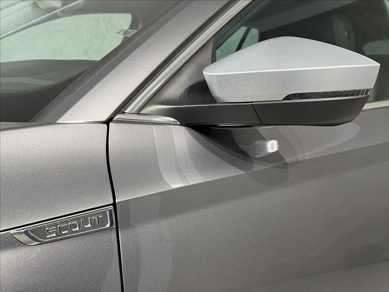 Škoda Octavia 2,0 TDi  DSG 4x4 Scout Virtual - fotka 7 z 47