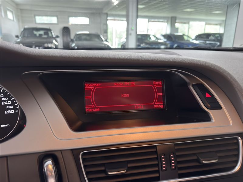 Audi A4 2,0   TDI B8 1.MAJITEL BI-XEN - fotka 16 z 43