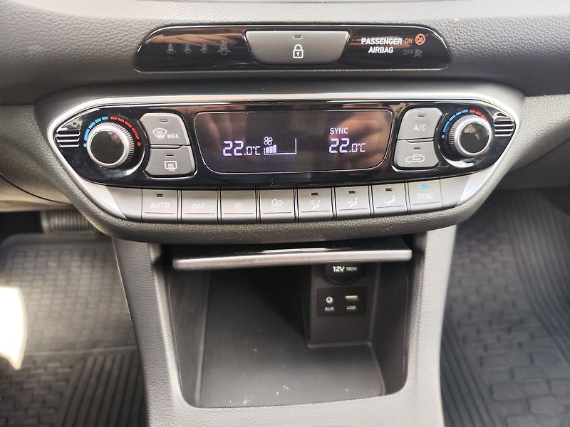 Hyundai i30 1.6 CRDi/100kW Style DCT - fotka 21 z 34