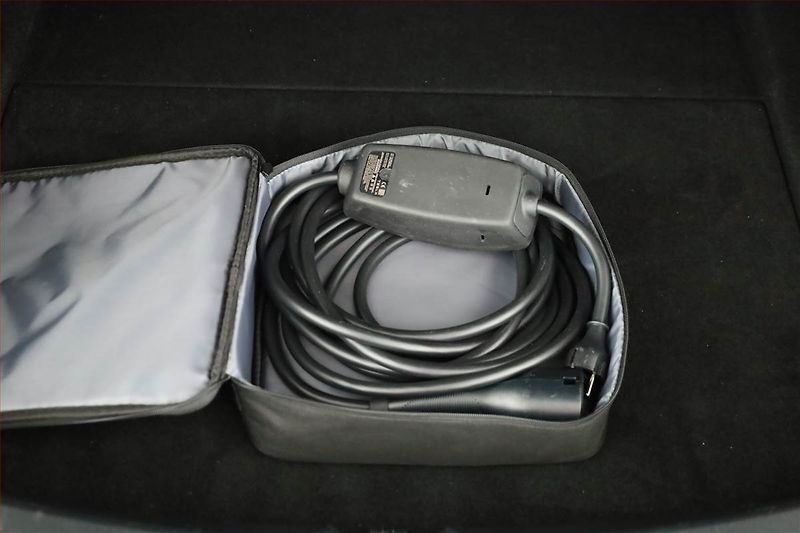 Tesla Model 3 (2021) Long Range 4WD 74kWh, SoH 95% - fotka 17 z 18