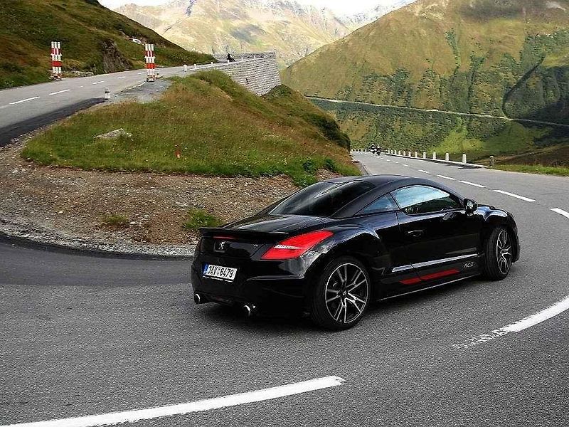 Grimsel Pass, v pozadí parádní Furka Pass