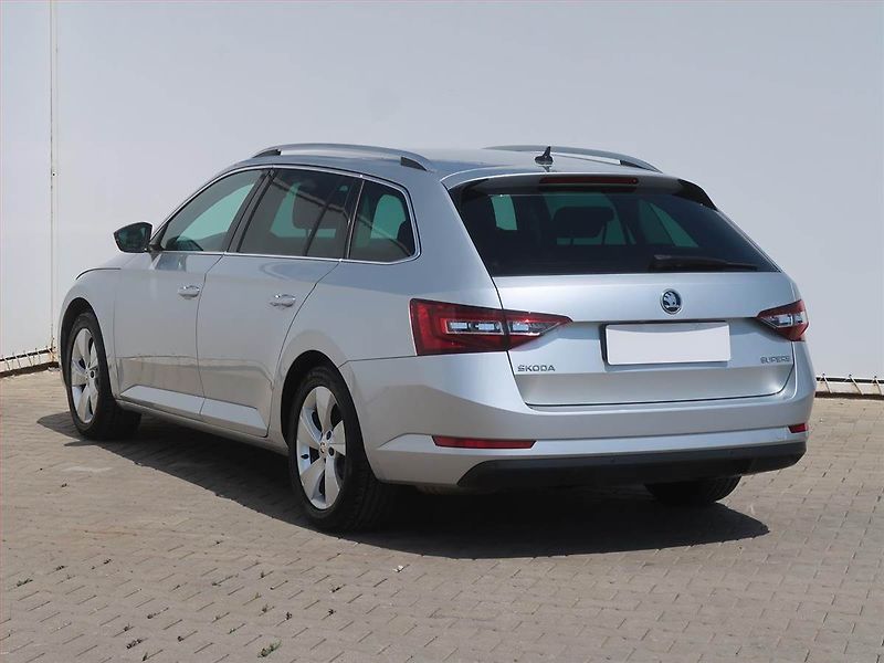 Škoda Superb (2016) Style 2.0 TDI, Navi, Bi-Xenony - fotka 4 z 19