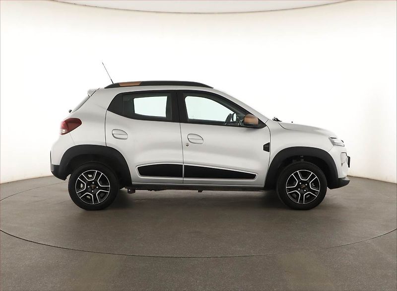 Dacia Spring (2023) Electric 65 (27 kWh), SoH 92% - fotka 6 z 17