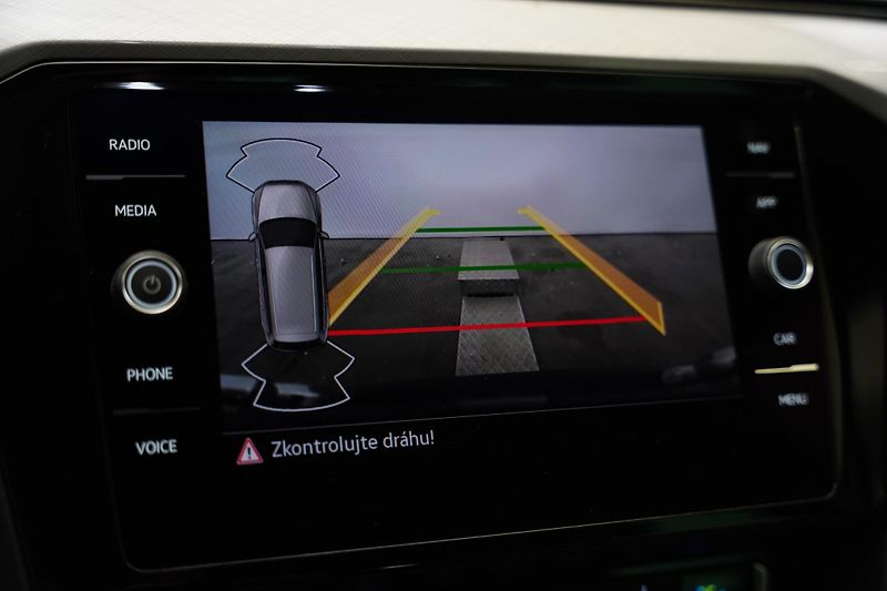 Volkswagen Passat - fotka 18 z 26