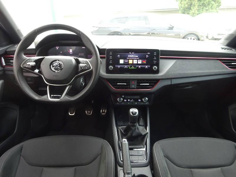 Škoda Scala (2024) 1,0TSi /70kW Selection Drive - fotka 5 z 28