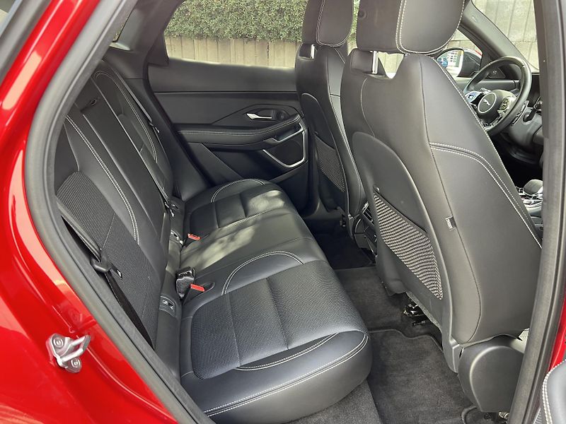 Jaguar E-Pace 2.0 D165 AWD R-DYNAMIC ZÁRUKA - fotka 8 z 18