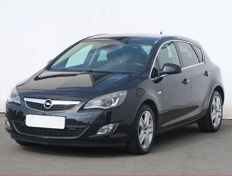 Opel Astra (2011) 1.4 T, Automat, Navi, Xenony - fotka 2 z 20