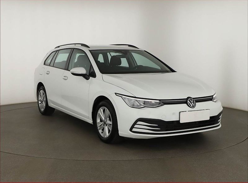 Volkswagen Golf (2024) Life 1.0 TSI - fotka 1 z 19
