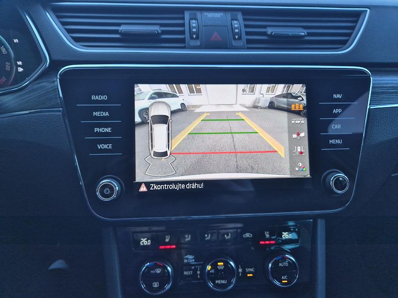 Škoda Superb Combi 2,0TDi 147kw DSG 17ALU - fotka 25 z 41