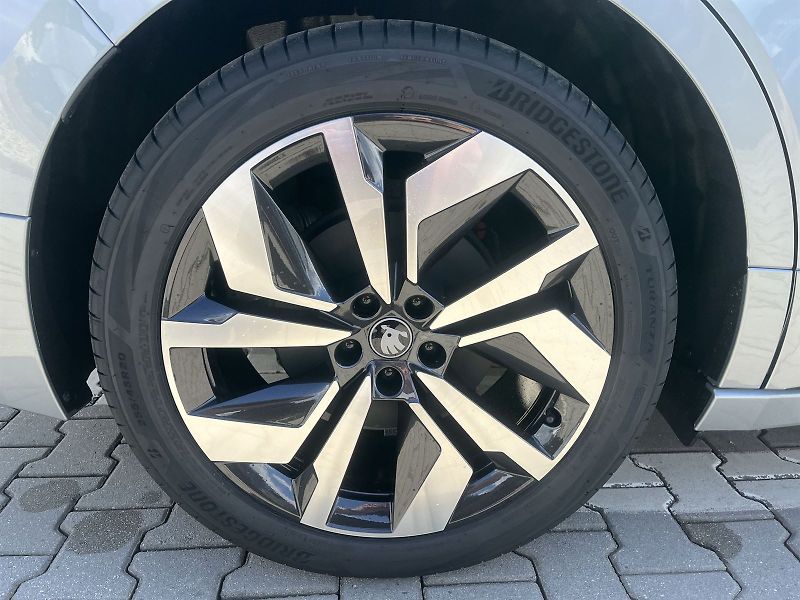 Škoda Enyaq (2026) 85 Sportline - fotka 32 z 32