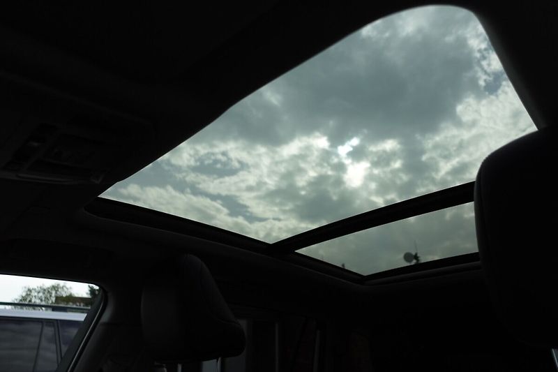 Toyota Highlander 2,5HSD Executive + Skyview (Pr - fotka 33 z 38
