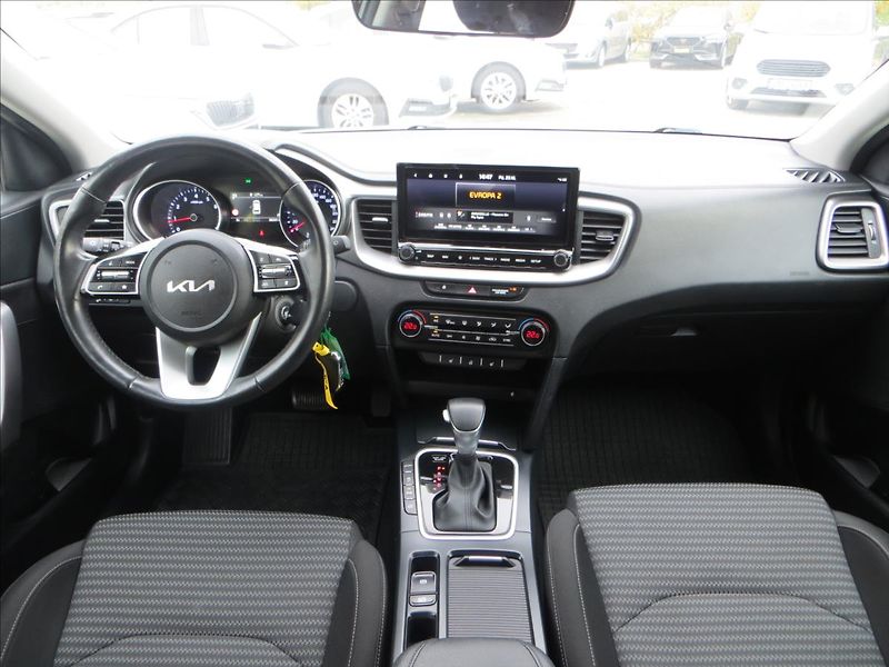 Kia Ceed 1,5 T-GDI 118kW SW Top AUT ČR - fotka 26 z 26