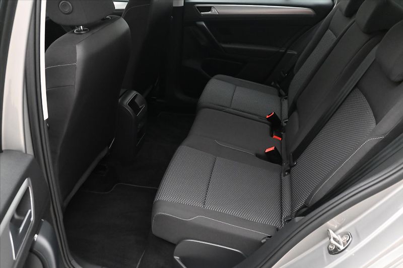 Volkswagen Golf Sportsvan 1,6 TDI 85 kW Navi Záruka až 5 - fotka 14 z 27