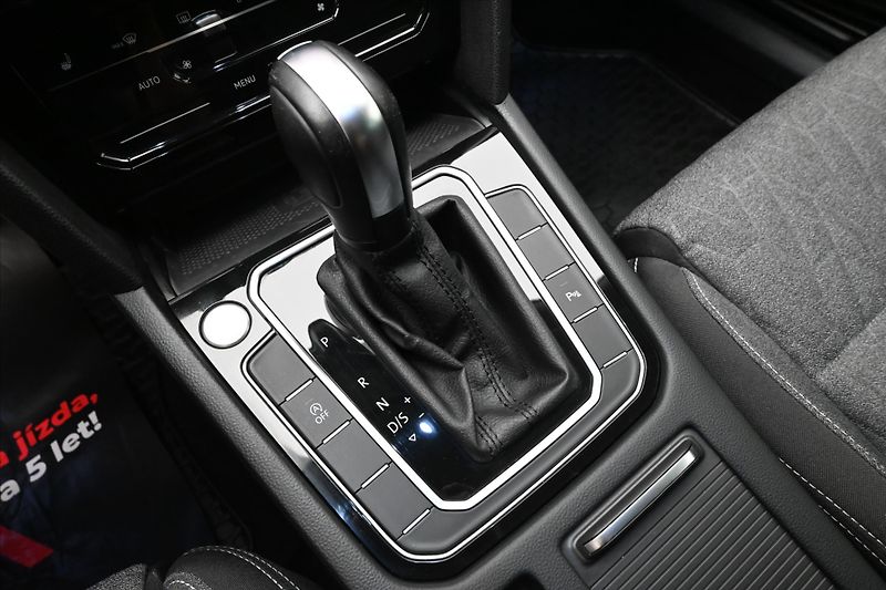 Volkswagen Passat 2,0 TDI 110 kW DSG Business Zá - fotka 23 z 31