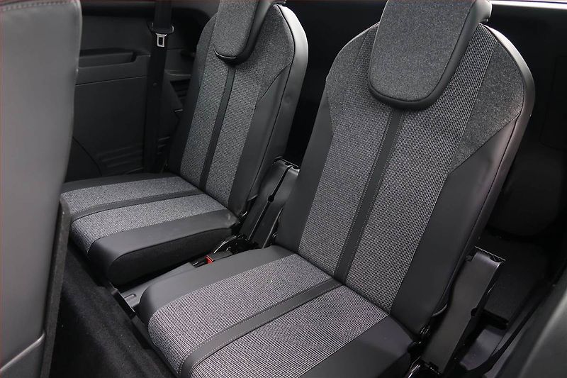 Peugeot 5008 (2018) PureTech 130, 7 míst, ČR,1.maj - fotka 19 z 19
