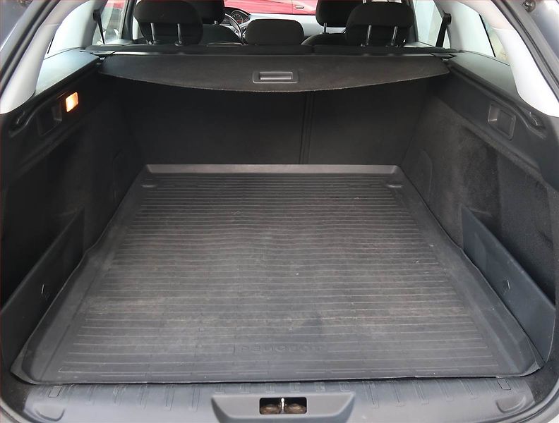 Peugeot 308 (2017) 1.2 PureTech, Navi, Tempomat - fotka 14 z 21