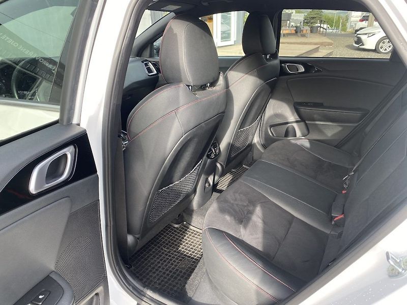 Kia ProCeed 1.6TGDi, ČR, automat, záruka - fotka 11 z 35