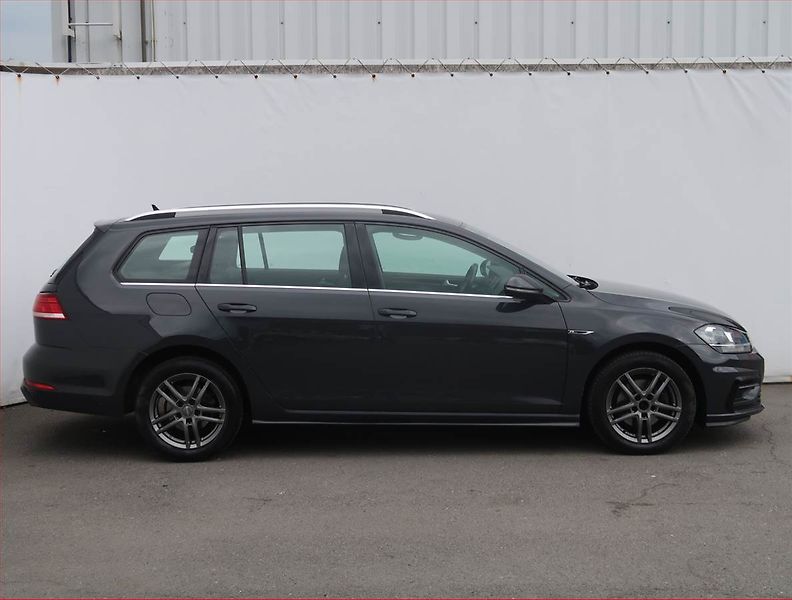 Volkswagen Golf (2019) Highline 2.0 TDI, Automat - fotka 6 z 20