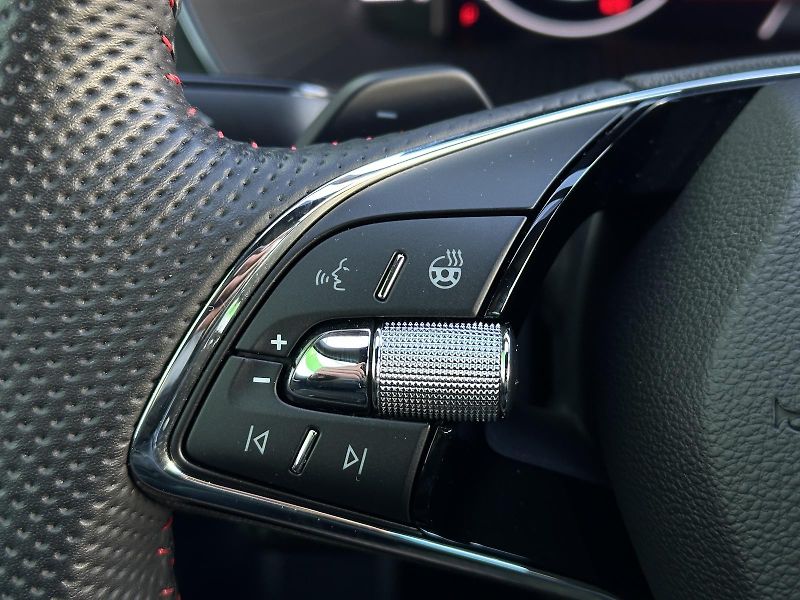 Škoda Octavia RS 2.0 TSi 180kW Matrix-LED V. - fotka 19 z 52