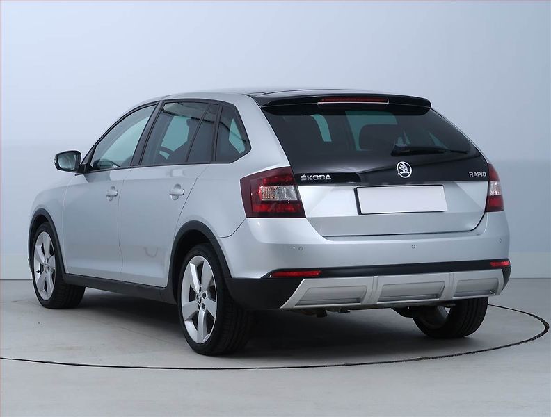 Škoda Rapid (2016) Spaceback 1.2 TSI, Xenony - fotka 4 z 17