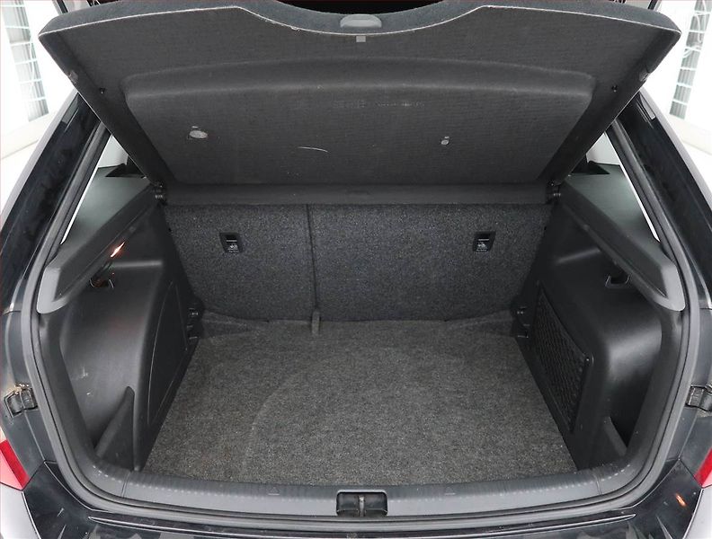 Škoda Rapid (2015) Spaceback 1.2 TSI - fotka 13 z 19