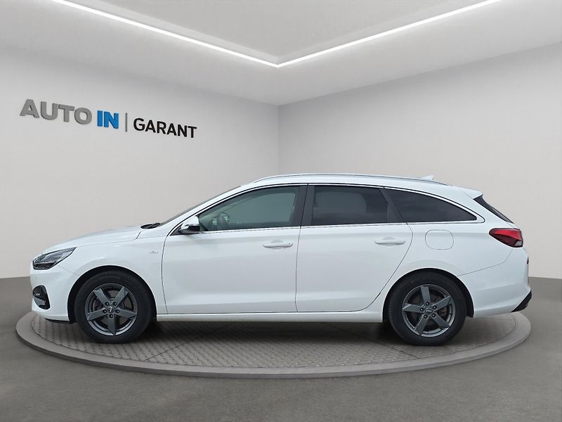 Hyundai i30 (2022) Family Smart 1.5 T-GDi 118kW, - fotka 8 z 26