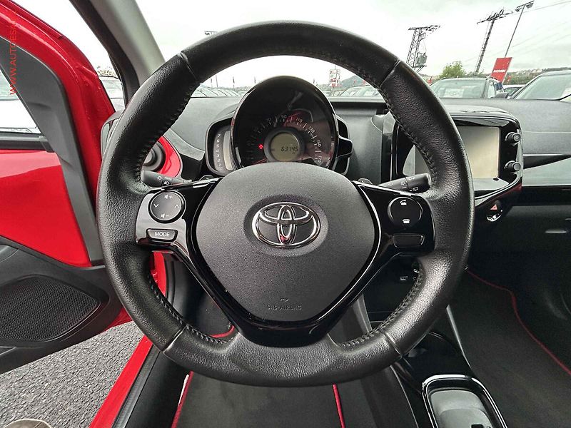 Toyota Aygo (2018) 1.0i, ČR, AT, klima - fotka 12 z 17