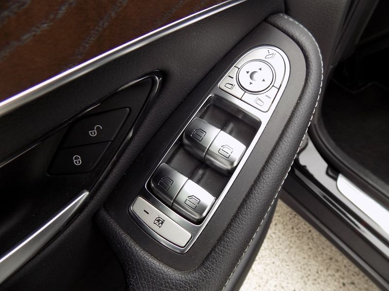 Mercedes-Benz GLC (2018) 250d/AMG Line/4-Matic/ČR/DPH/ - fotka 34 z 40