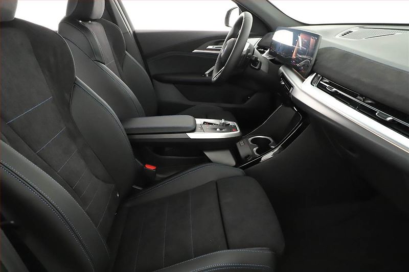 BMW X2 (2025) xDrive20d, Kamera - fotka 7 z 27