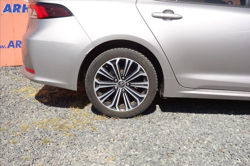Toyota Corolla 1,6 VVT-i, ČR, 1 MAJ.,SERV.KN. - fotka 9 z 40