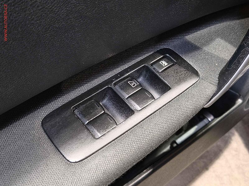 Nissan Qashqai (2012) 1.6i, ČR, AT, navi - fotka 20 z 20